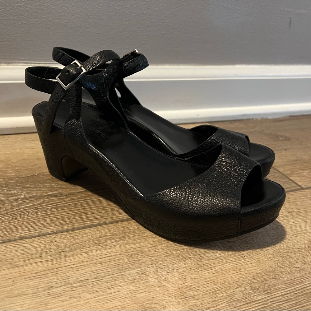 Roberto del Carlo classic black leather sandals US size 6.5-7 women